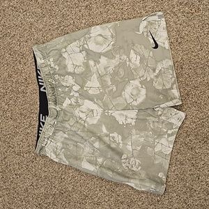 Nike Shorts large